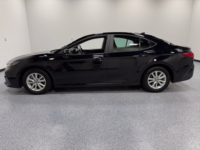 Used 2025 Toyota Camry LE FWD image 8