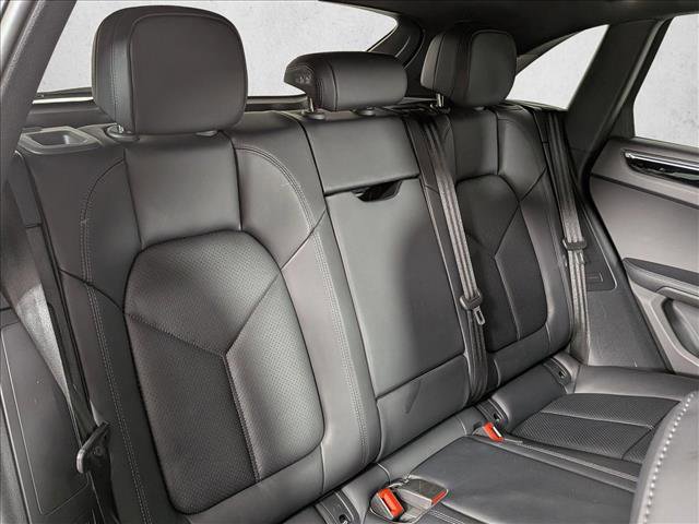 Certified 2025 Porsche Macan AWD/4WD image 23