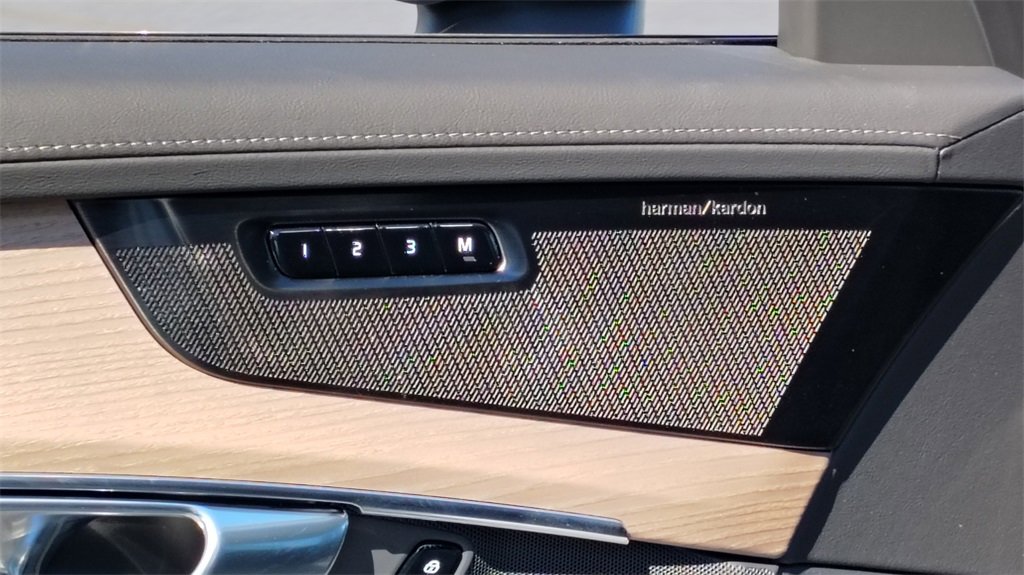 New 2026 Volvo XC90 B6 Plus w/ Protection Package image 9