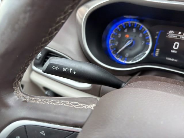 Used 2018 Chrysler Pacifica Touring-L image 43