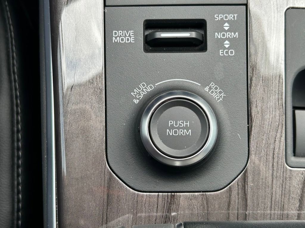 Used 2026 Toyota Highlander Limited image 34