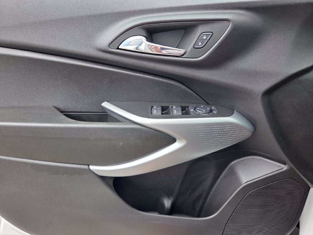 Used 2024 Chevrolet Trax LS FWD image 18