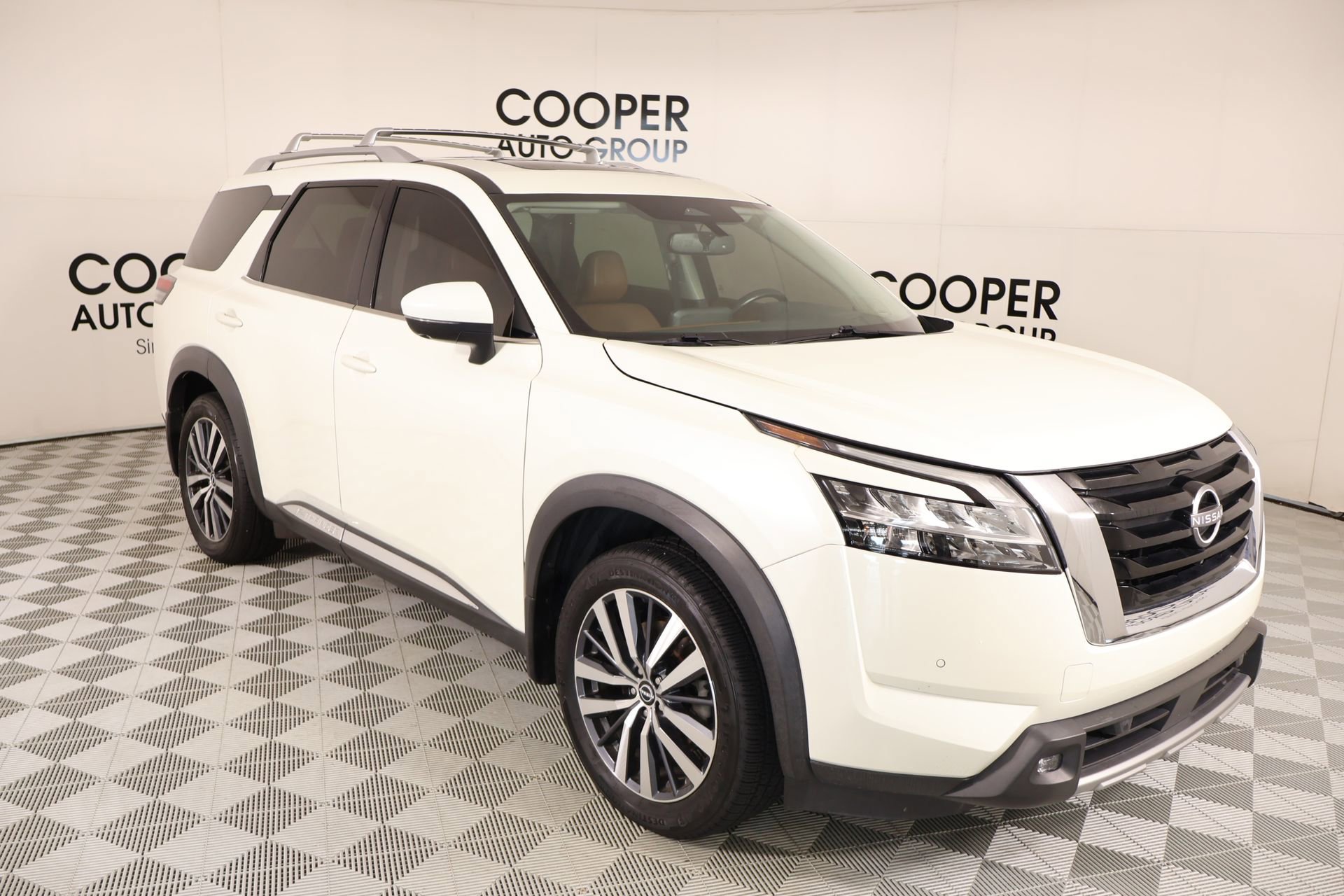 Used 2022 Nissan Pathfinder Platinum w/ Cargo Package AWD/4WD 360° Tour