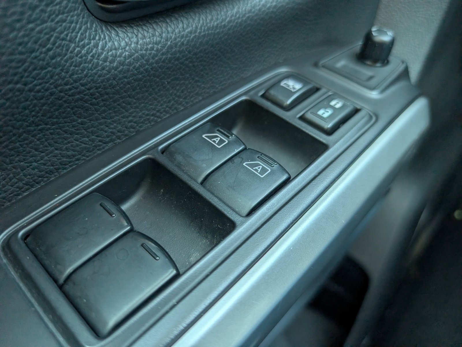 Used 2021 Nissan Titan SV w/ SV Convenience Package image 17