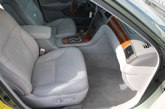 Used 2005 Lexus ES 330 FWD image 9