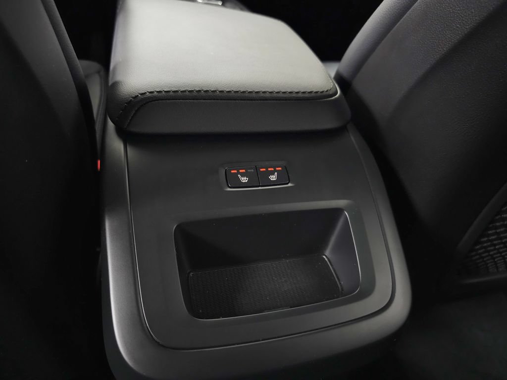 Certified 2025 Volvo XC60 B5 Core AWD/4WD image 32