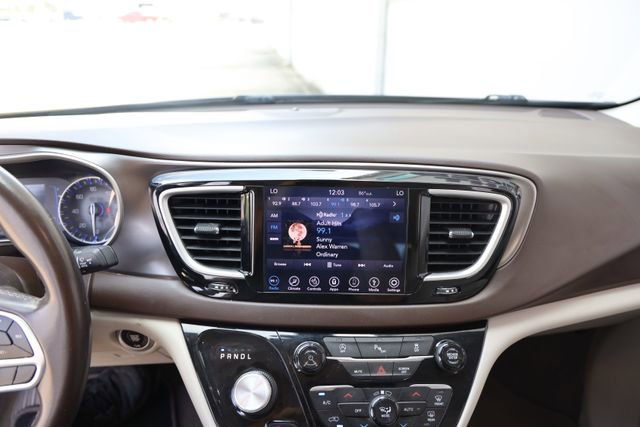 Used 2018 Chrysler Pacifica Touring-L w/ Tire & Wheel Group FWD image 20