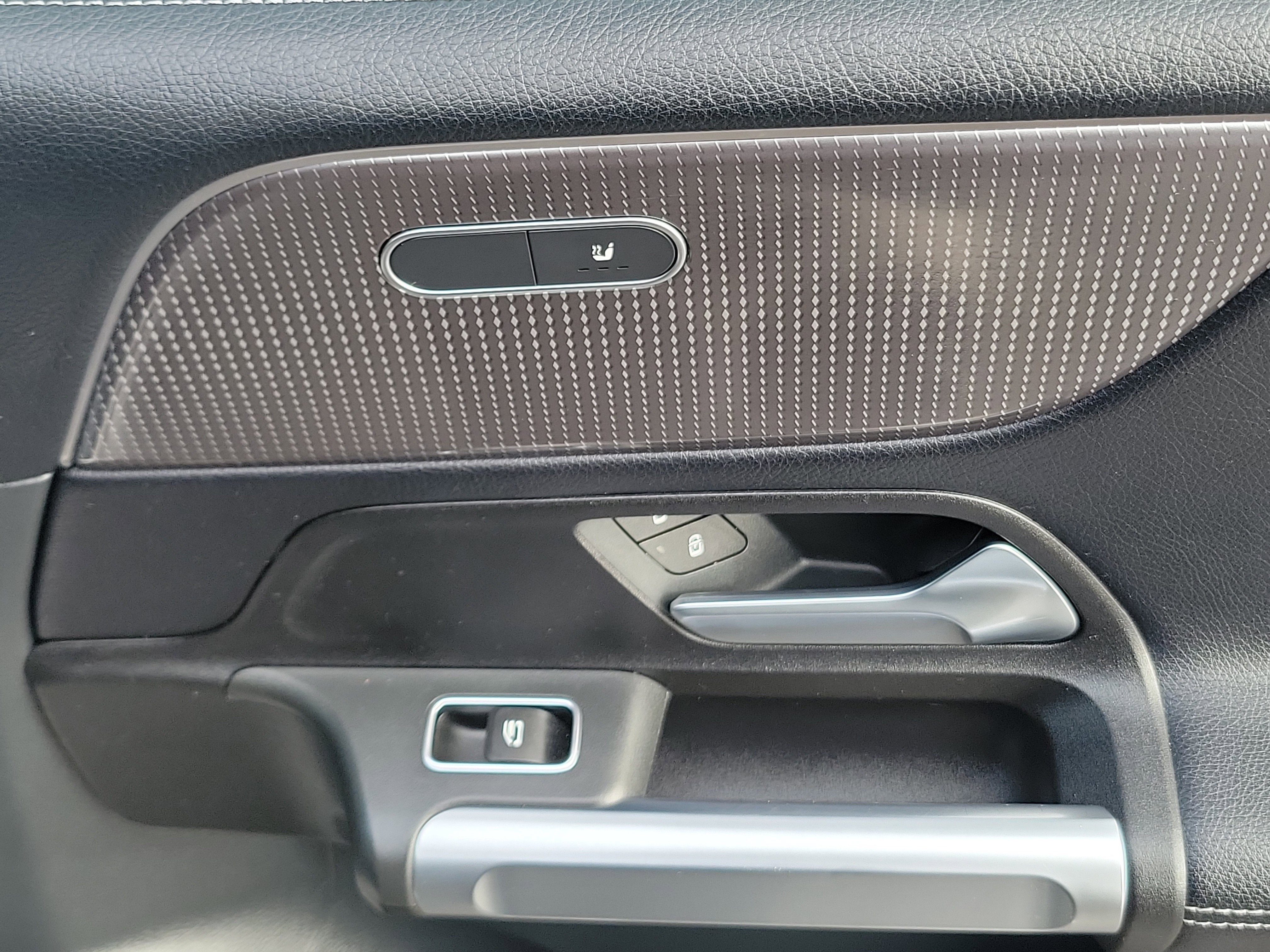 Used 2022 Mercedes-Benz GLB 250 4MATIC image 31