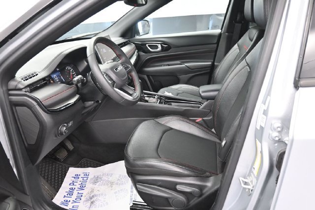 Used 2025 Jeep Compass Trailhawk AWD/4WD image 27