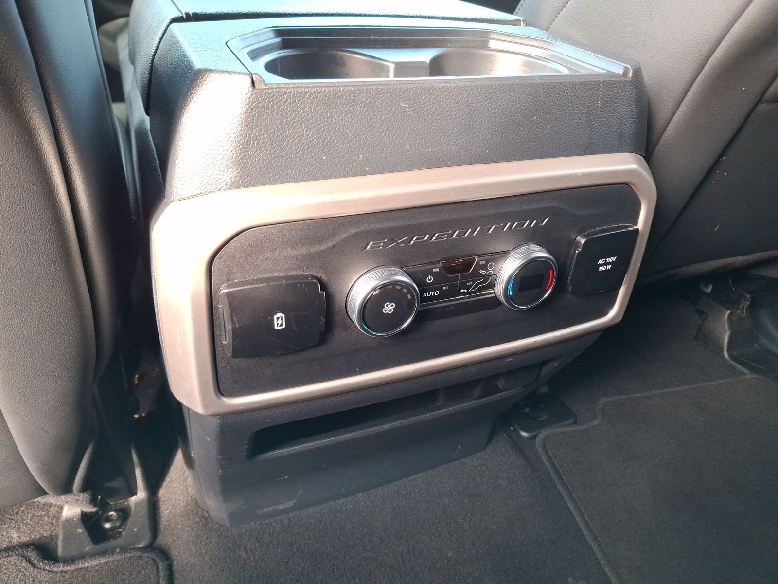 Used 2024 Ford Expedition XLT image 13