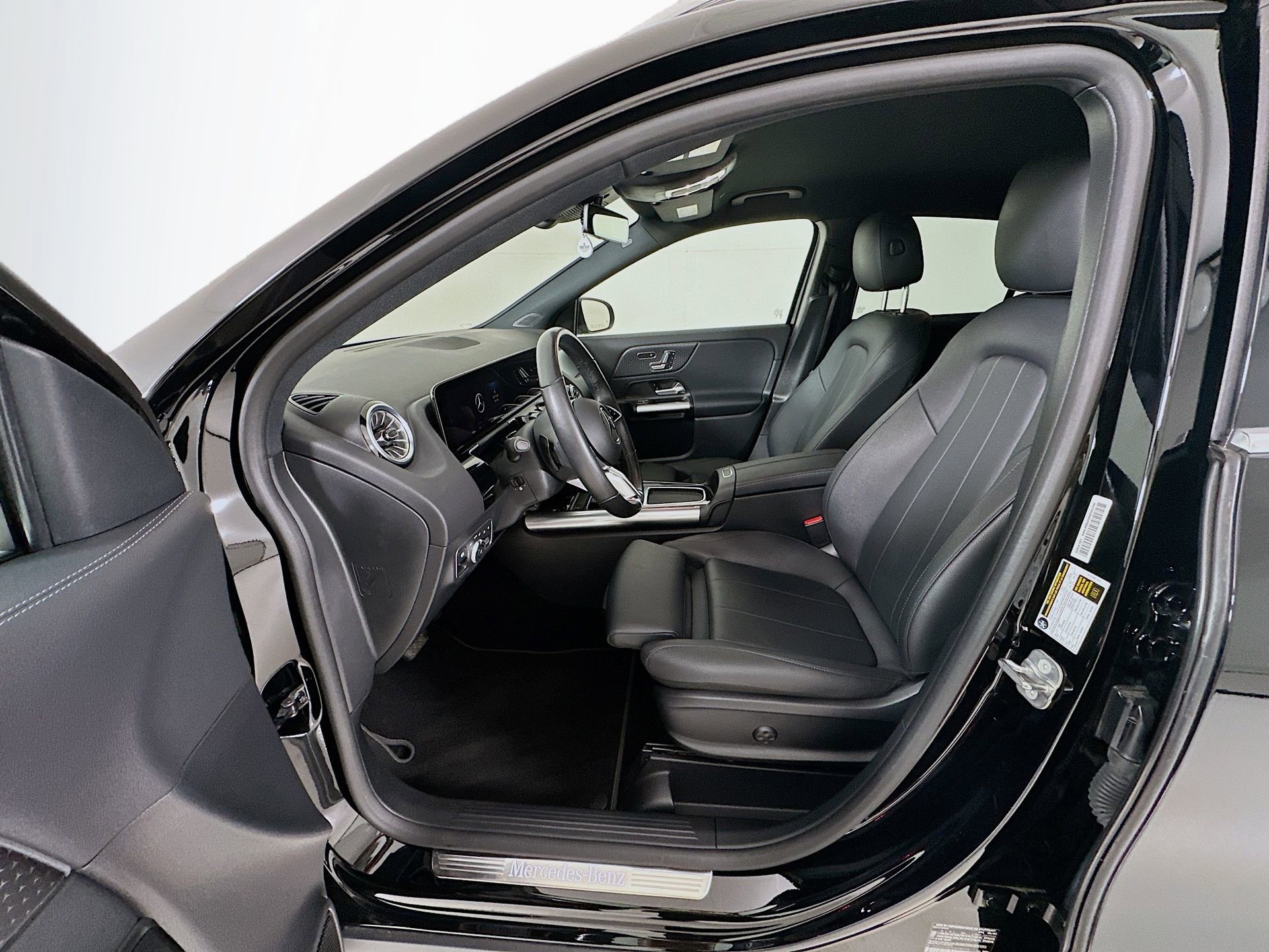 Certified 2025 Mercedes-Benz GLA 250 4MATIC image 23