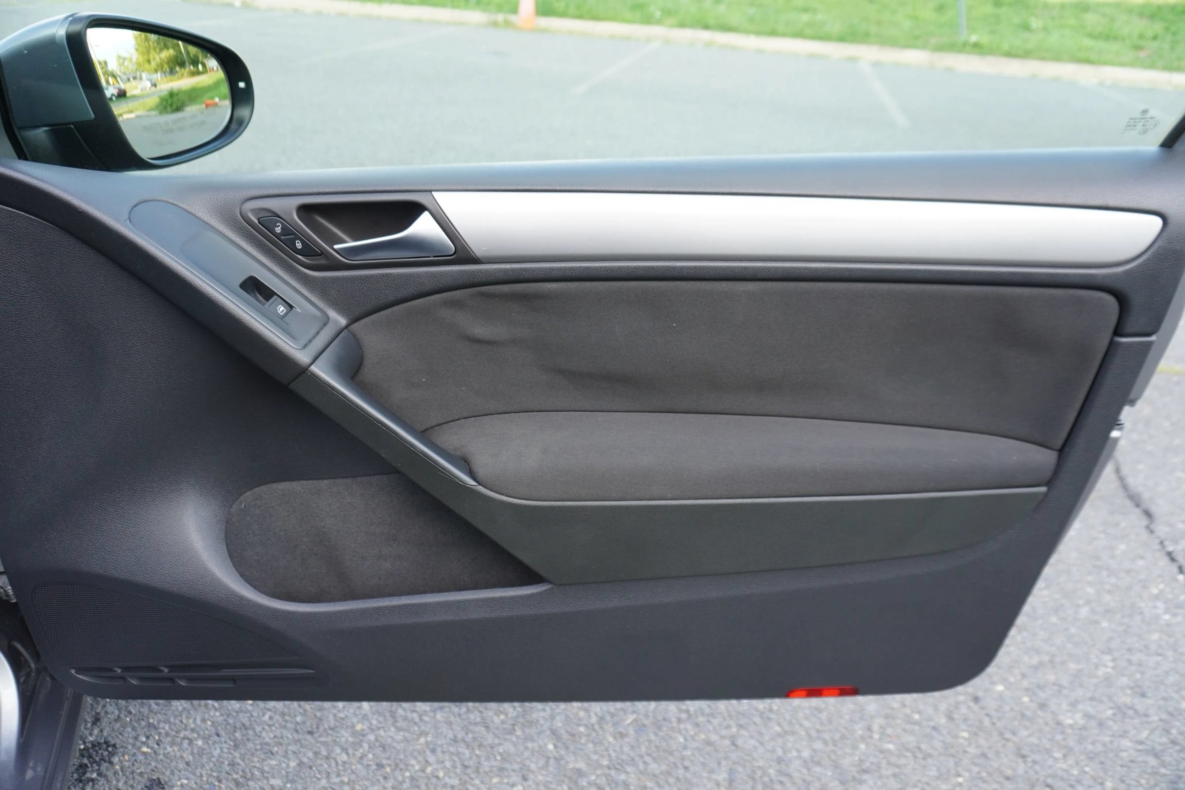 Used 2011 Volkswagen Golf 2-Door FWD image 20