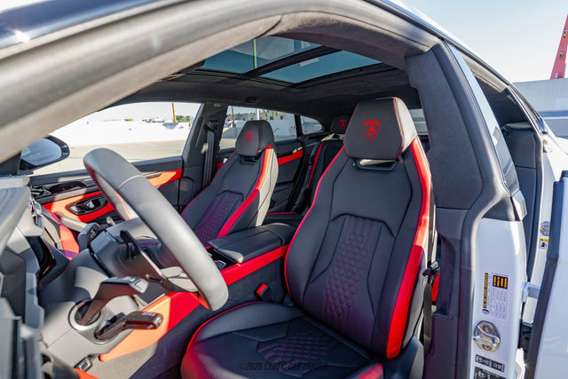 Used 2025 Lamborghini Urus SE image 42