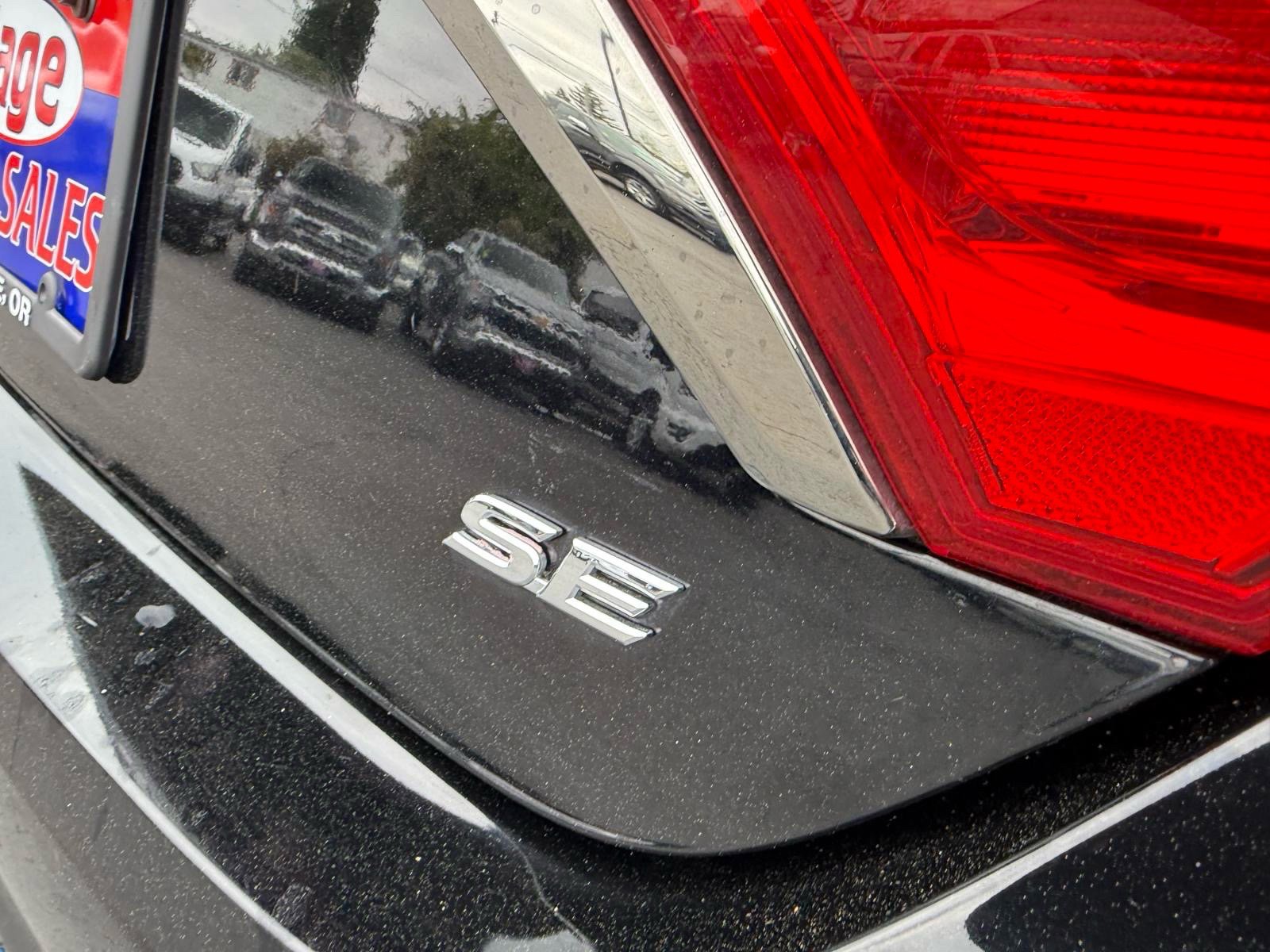 Used 2017 Toyota Camry SE FWD image 9