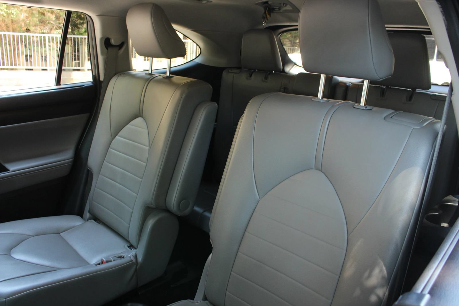 Used 2021 Toyota Highlander XLE AWD/4WD image 17