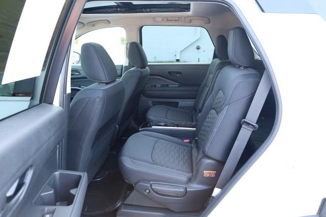 Certified 2025 Nissan Pathfinder SV w/ SV Premium Package FWD image 24
