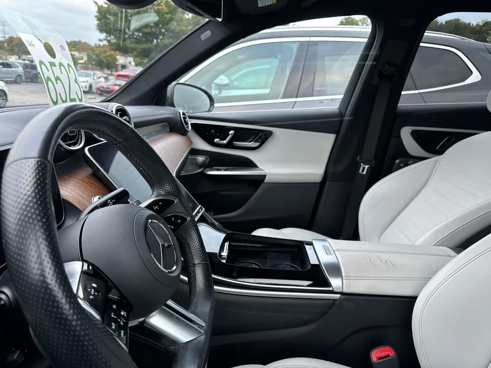 Used 2023 Mercedes-Benz GLC 300 4MATIC image 11