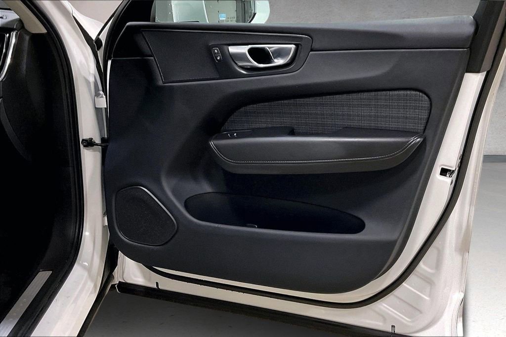 Certified 2023 Volvo XC60 B5 Core image 26