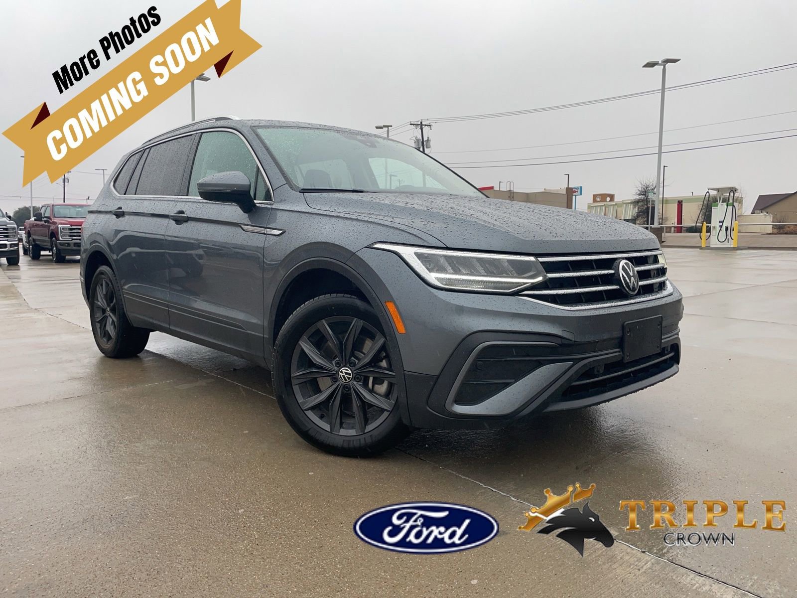 Used 2024 Volkswagen Tiguan SE image 1