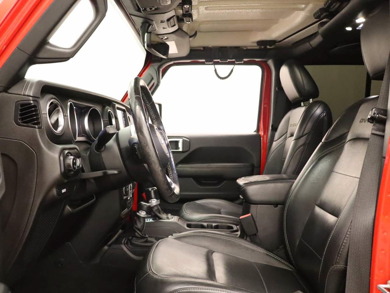 Used 2020 Jeep Gladiator Overland AWD/4WD image 16