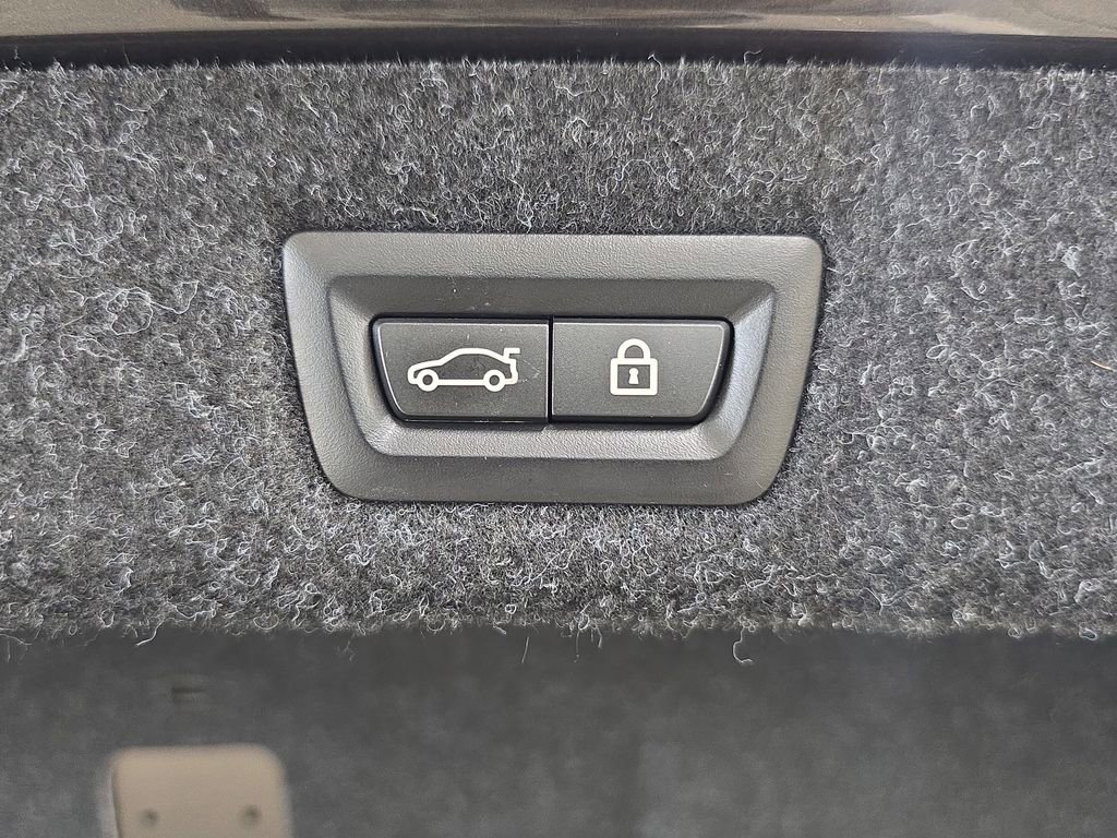 Certified 2022 BMW 530e w/ Convenience Package image 28