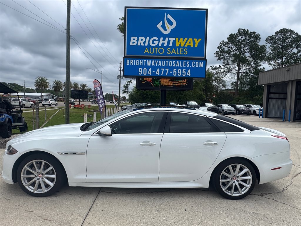 Used 2017 Jaguar XJ R-Sport image 2
