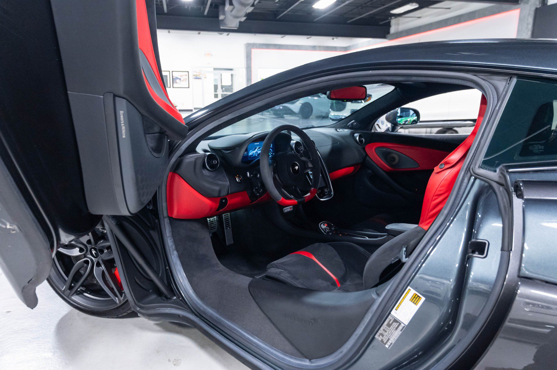 Used 2019 McLaren 570S Coupe RWD image 74