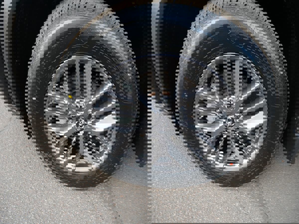 Used 2023 Nissan Rogue S image 31