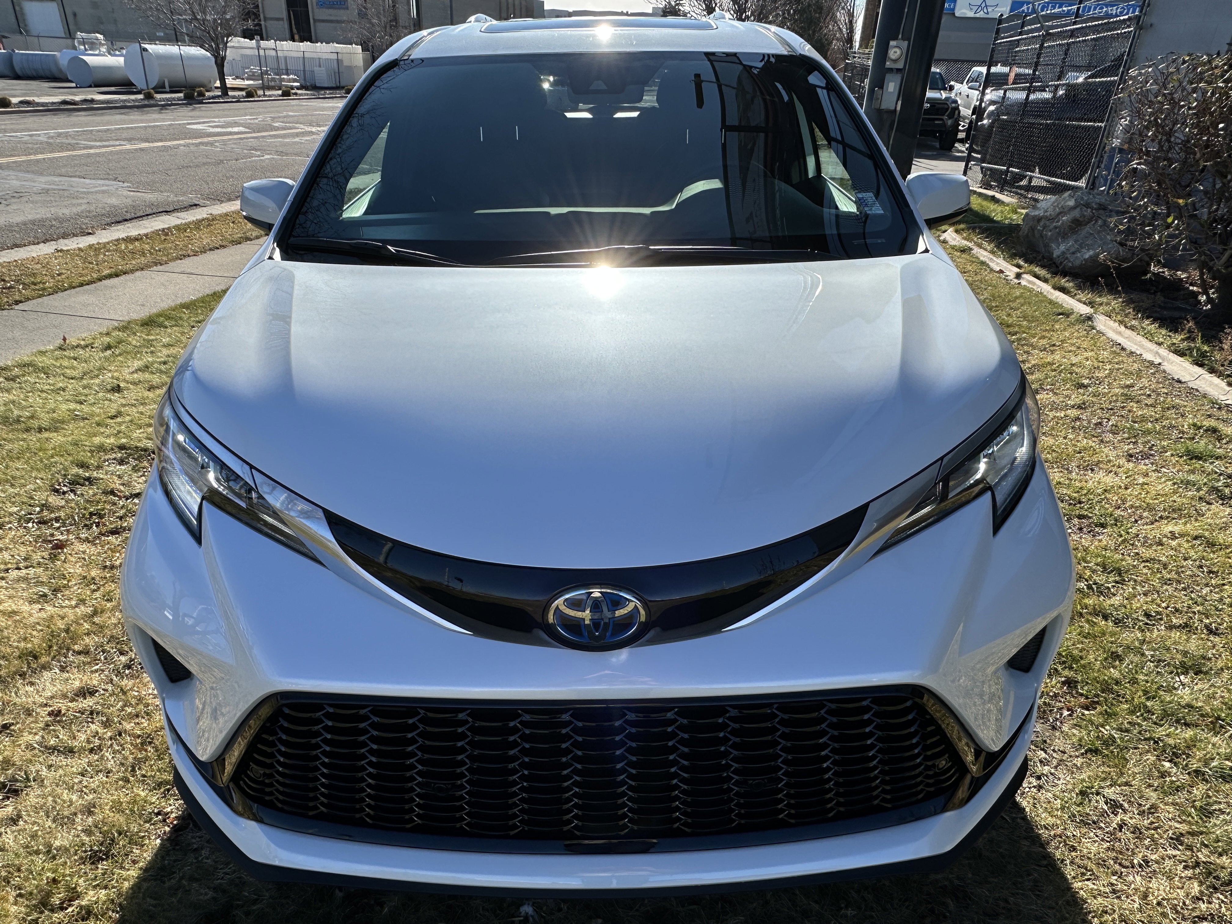 Used 2025 Toyota Sienna Limited image 13