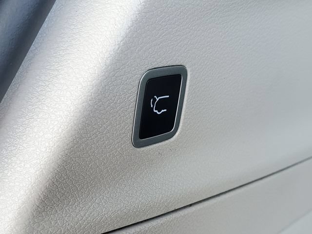Used 2023 Chrysler Pacifica Touring-L FWD image 38