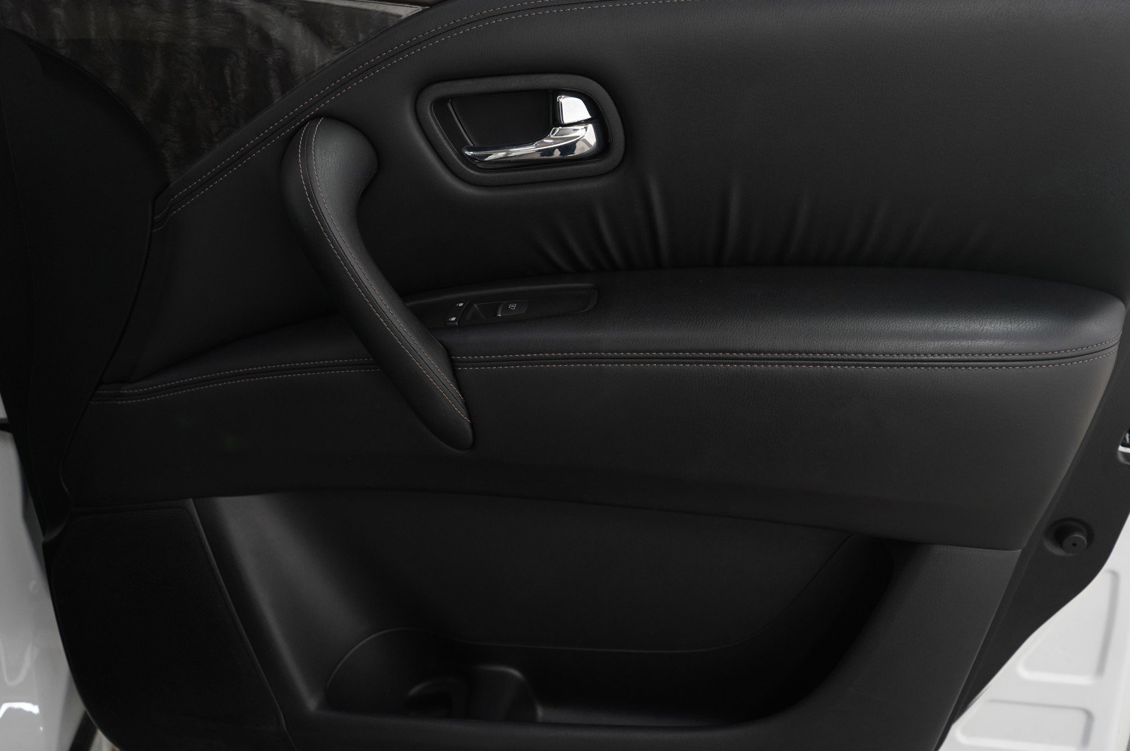 Used 2023 Nissan Armada Platinum w/ Cargo Package image 9