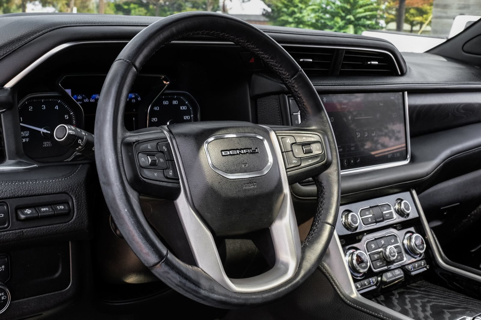 Used 2021 GMC Yukon XL Denali w/ Denali Premium Package RWD image 22