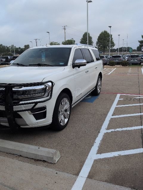 Used 2023 Ford Expedition Max Platinum RWD image 2