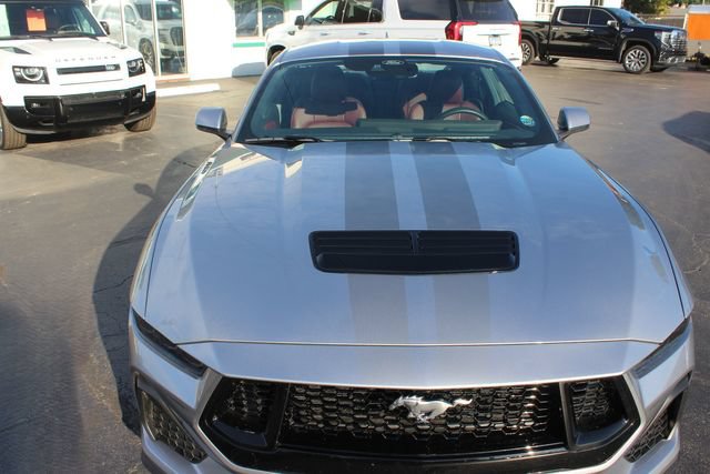 Used 2026 Ford Mustang GT Premium RWD image 2