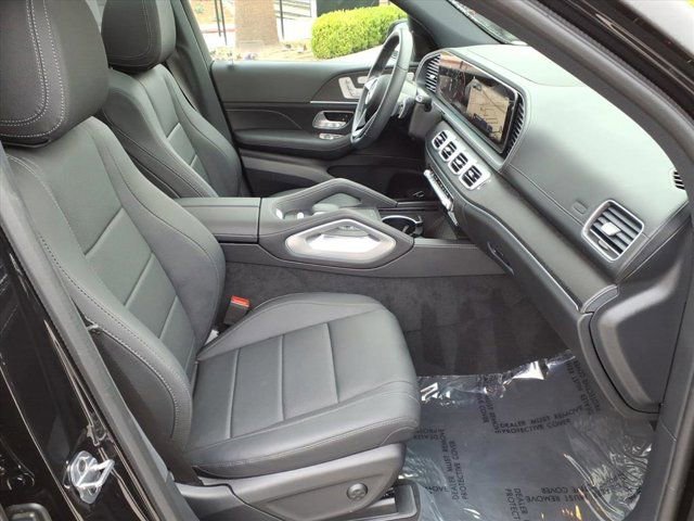 Used 2025 Mercedes-Benz GLS 450 4MATIC image 16