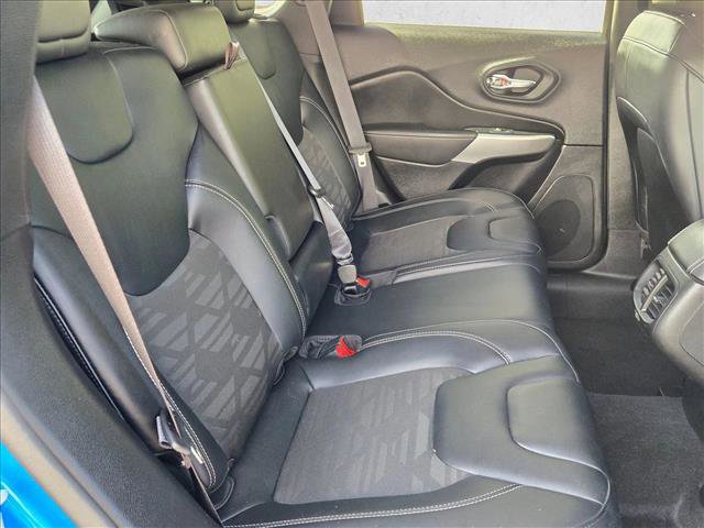 Used 2022 Jeep Cherokee Latitude w/ Trailer Tow Group AWD/4WD image 19