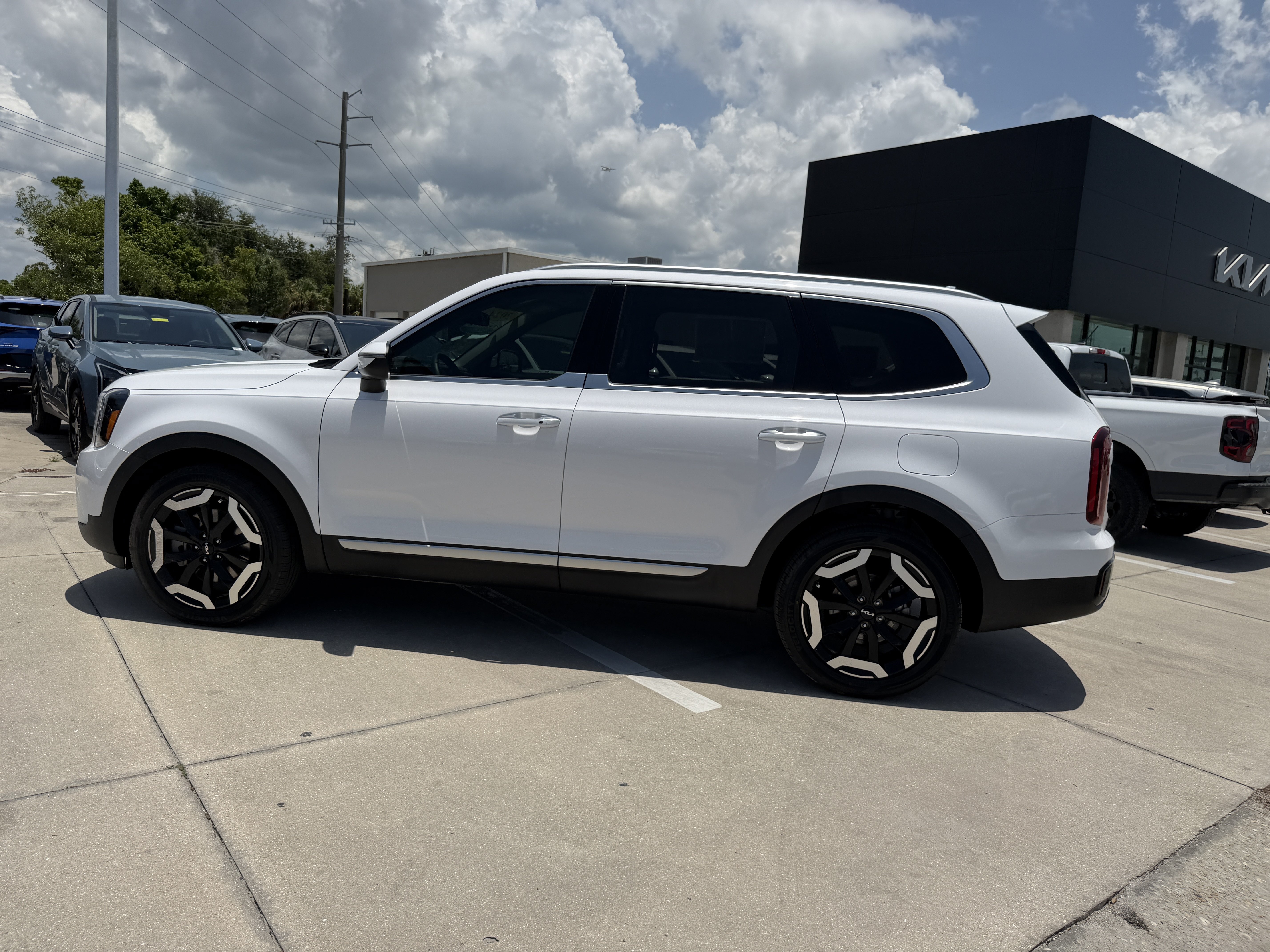 Certified 2024 Kia Telluride S FWD image 7