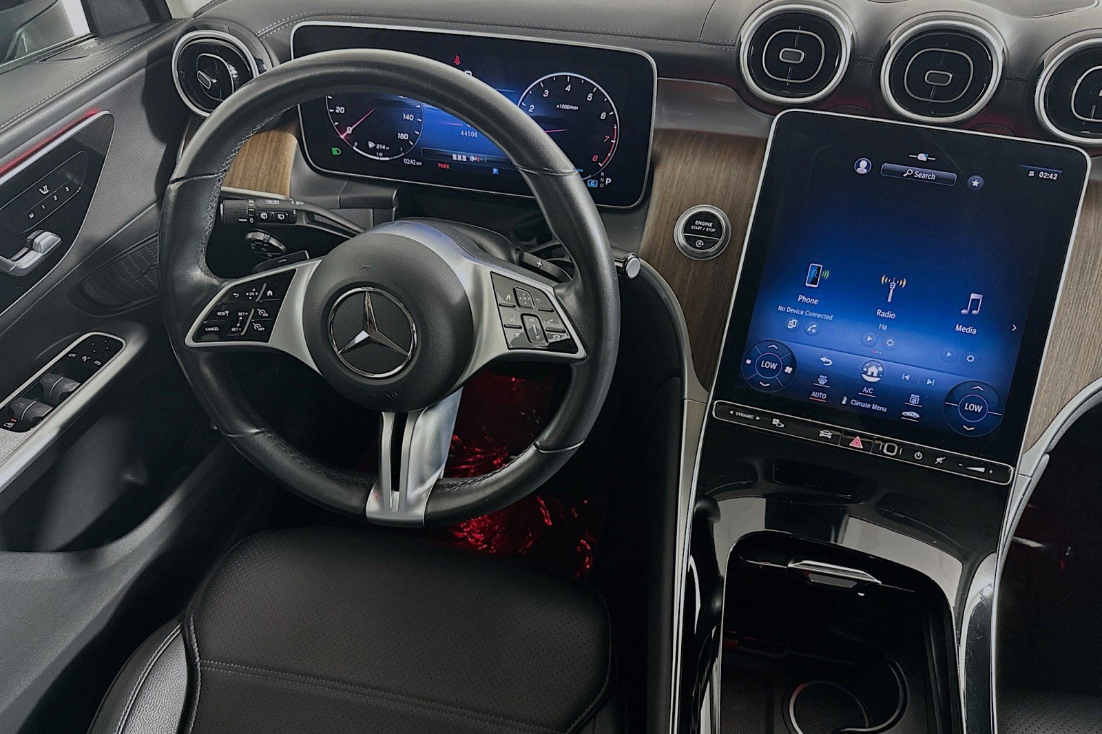 Used 2023 Mercedes-Benz GLC 300 image 6