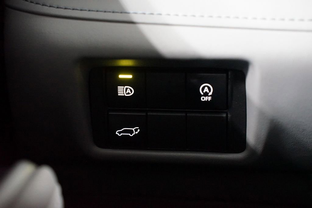 Used 2023 Toyota Highlander XLE image 24