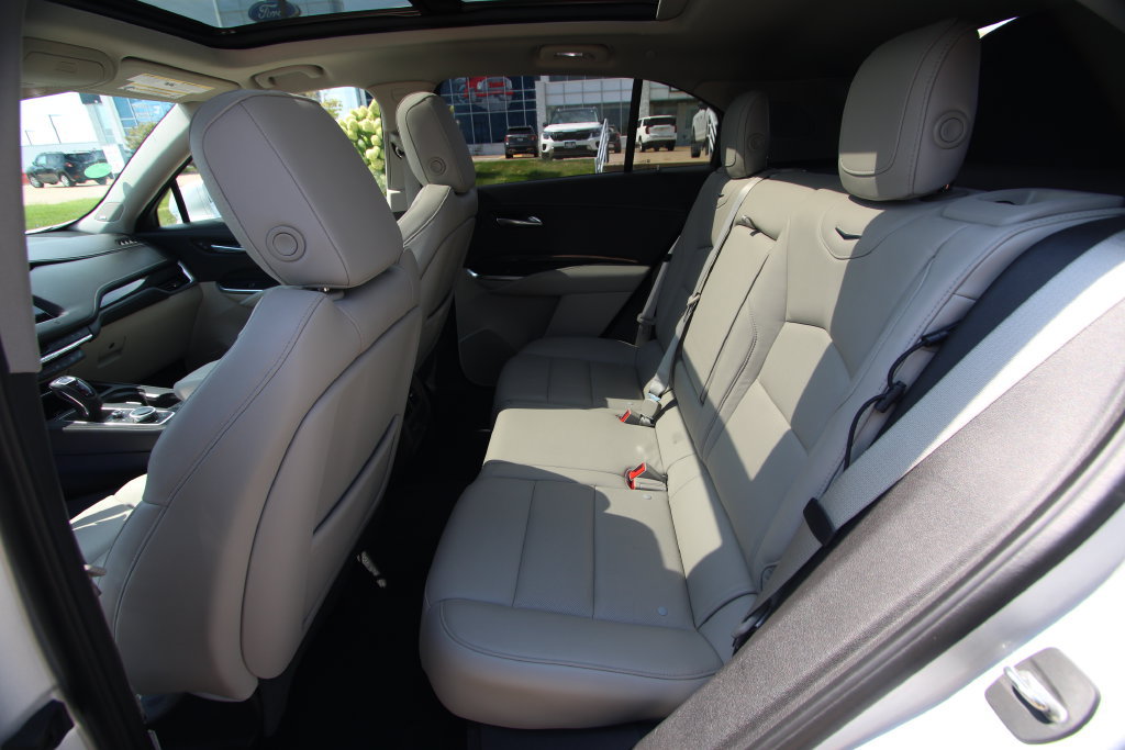 Used 2019 Cadillac XT4 Premium Luxury AWD/4WD image 7