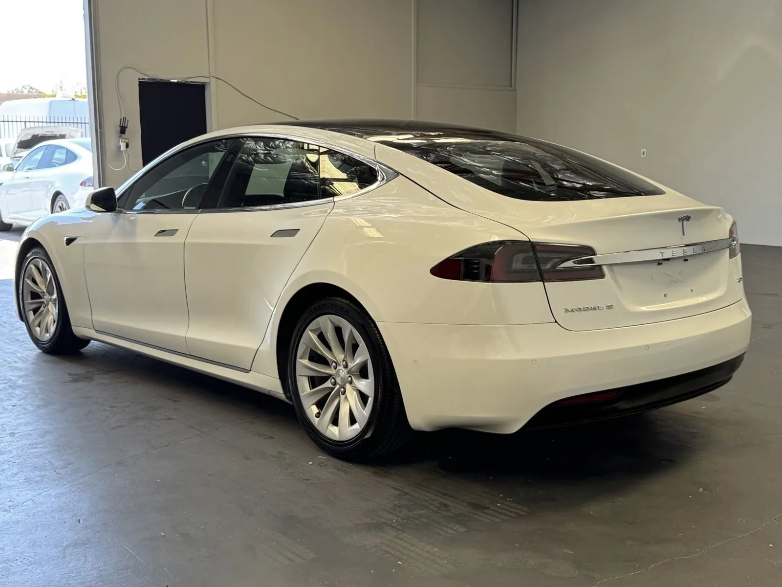 Used 2018 Tesla Model S 75D image 2