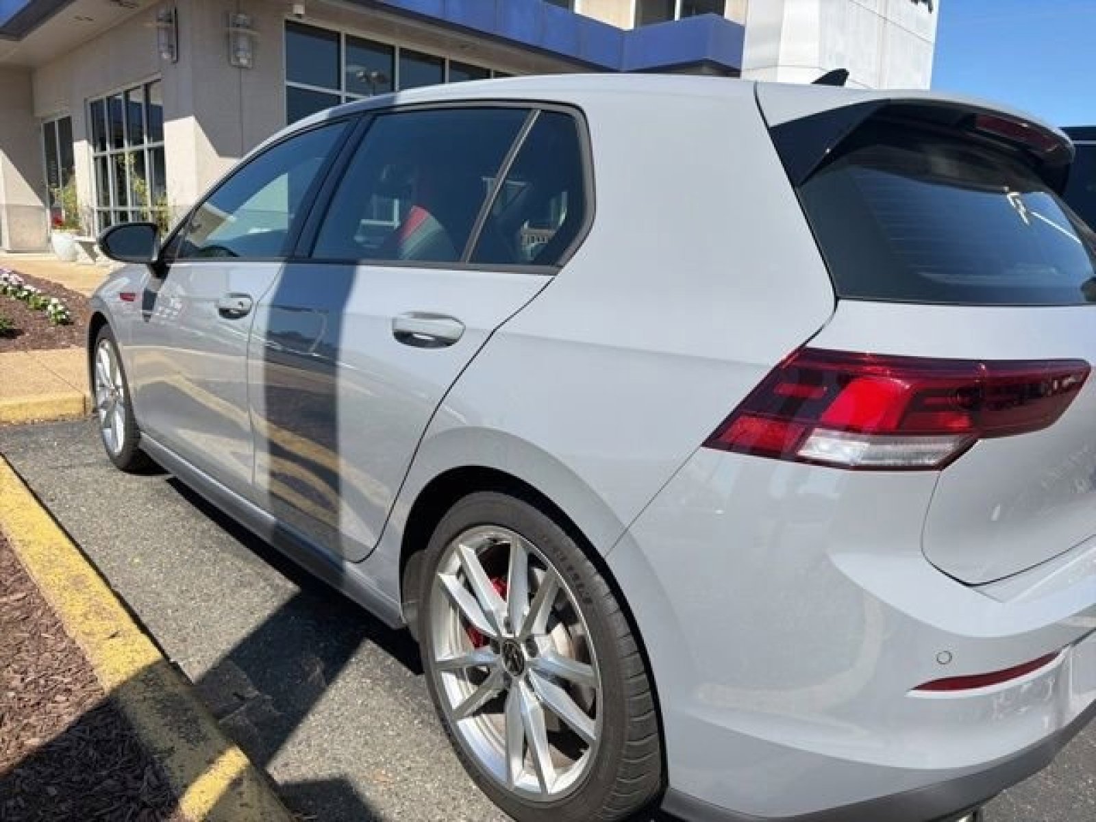 Used 2022 Volkswagen GTI SE FWD image 9