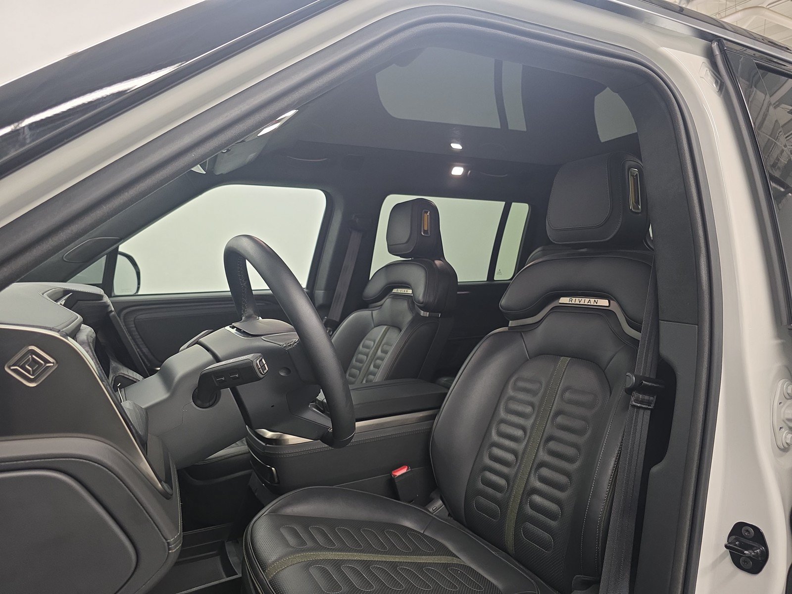 Used 2024 Rivian R1S Adventure AWD/4WD image 20