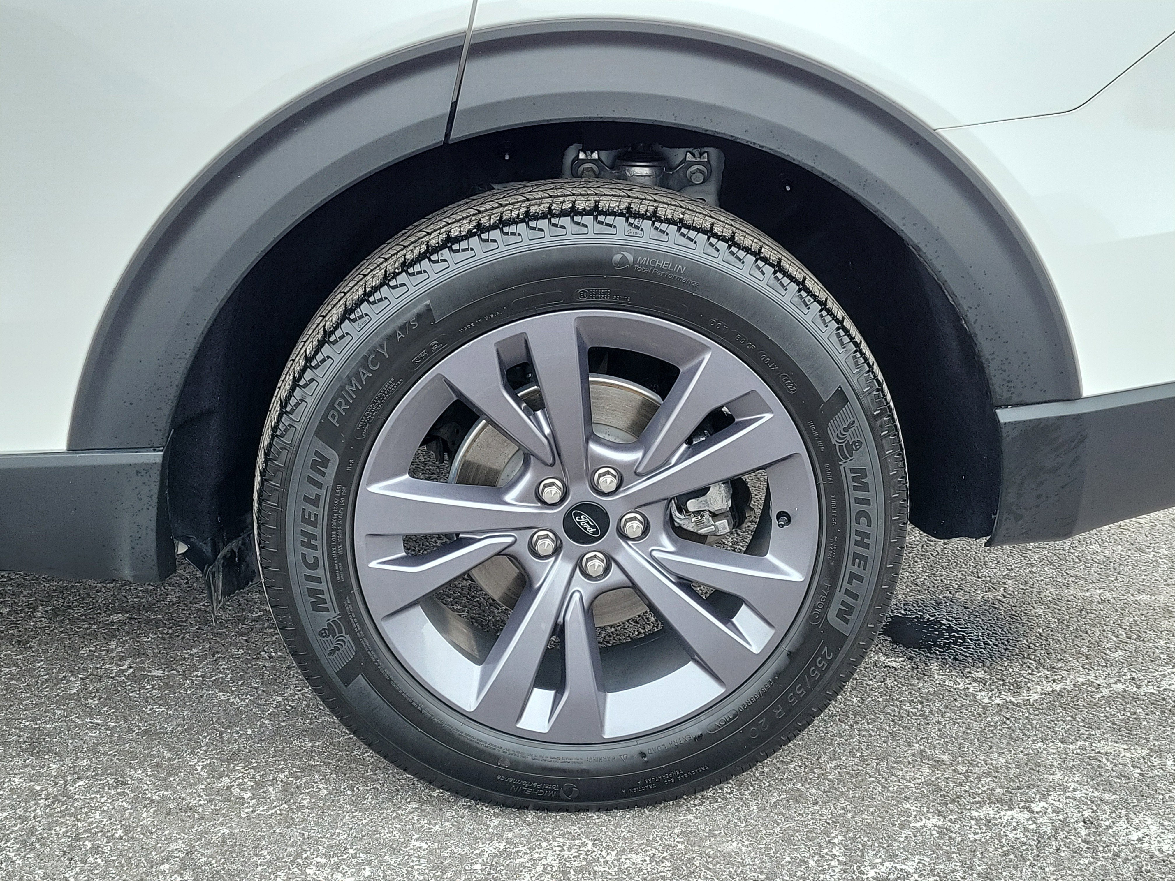 Used 2022 Ford Explorer XLT w/ Equipment Group 202A image 5