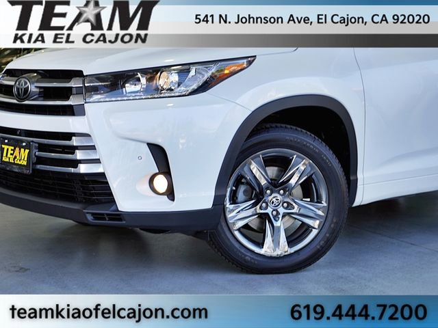 Used 2017 Toyota Highlander Limited Platinum image 3