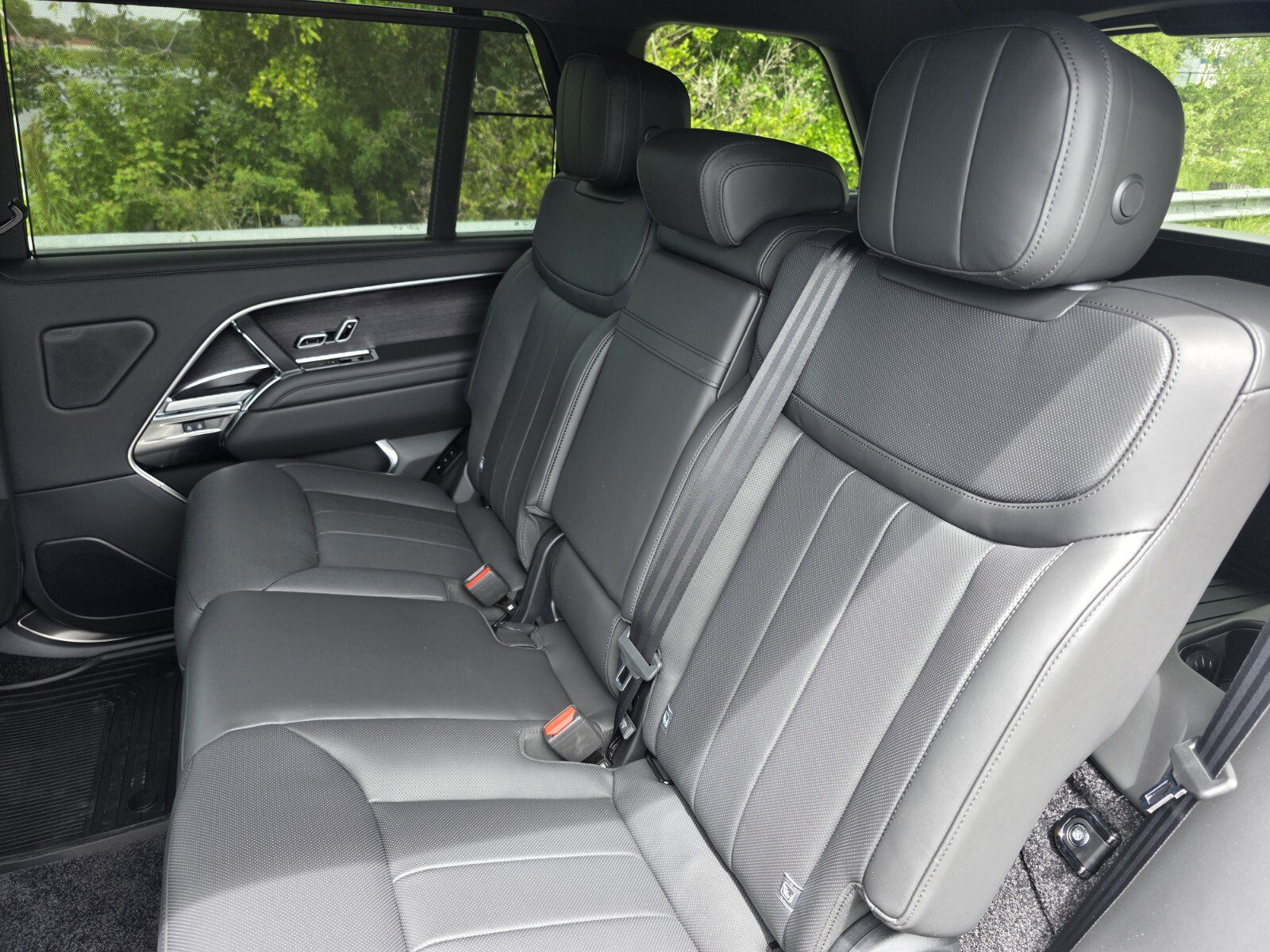New 2026 Land Rover Range Rover Long Wheelbase SE AWD/4WD image 13