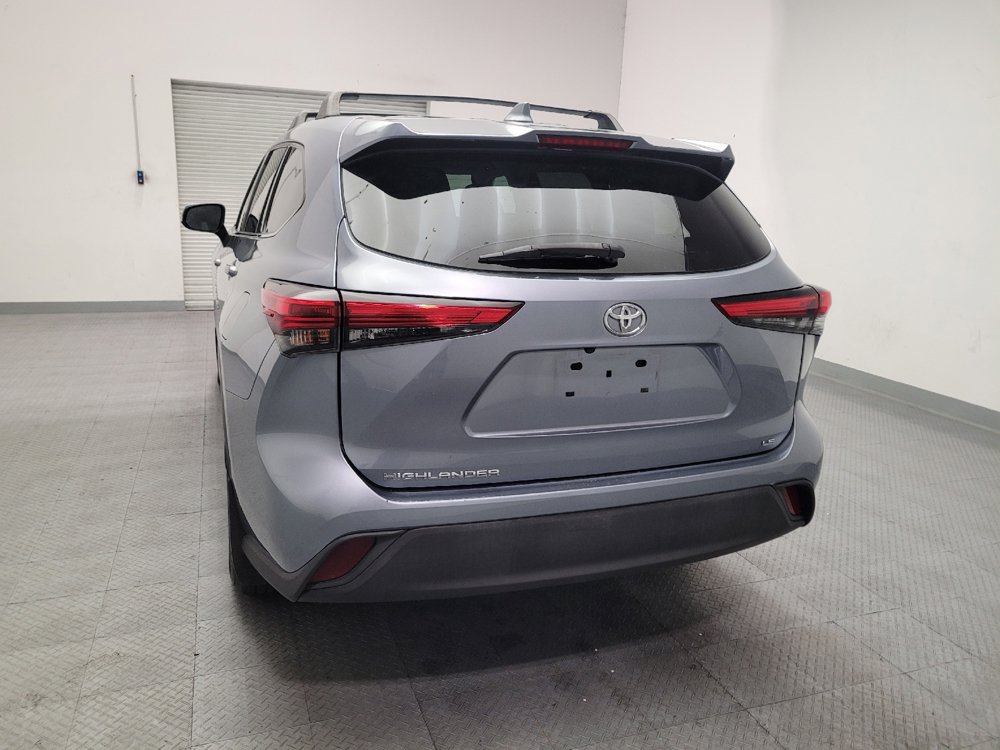 Used 2020 Toyota Highlander LE FWD image 6
