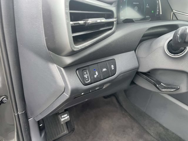 Used 2020 Hyundai Ioniq SE FWD image 19