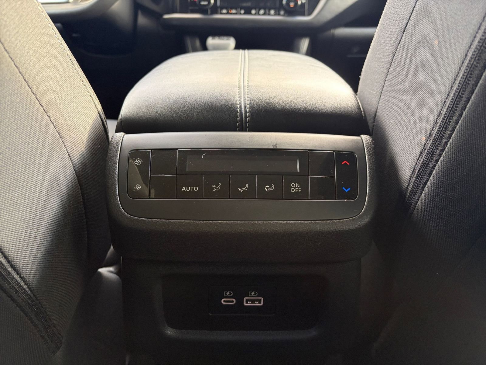 Used 2025 Nissan Pathfinder SV image 24