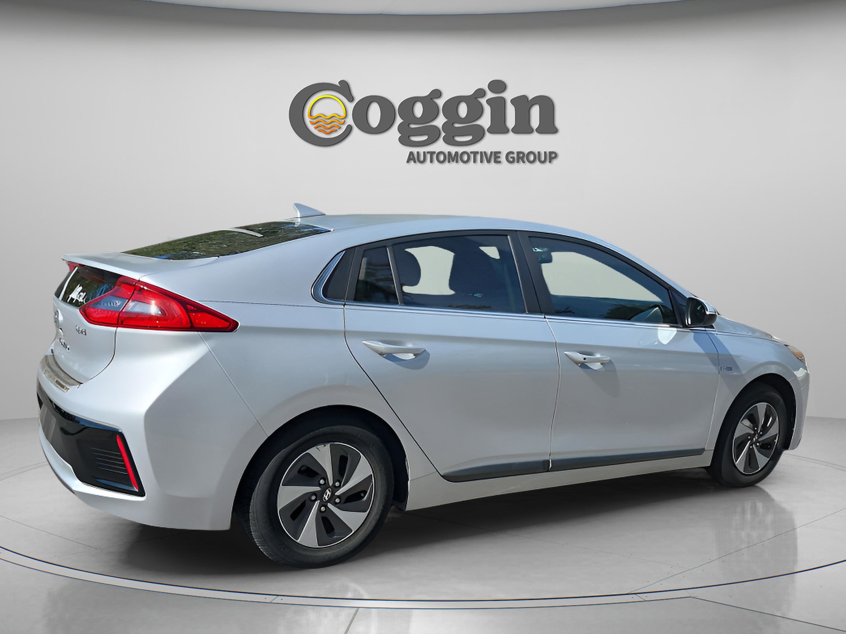 Used 2017 Hyundai Ioniq SEL image 5